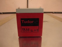 Аккумуляторная батарея TUDOR TD 4.2