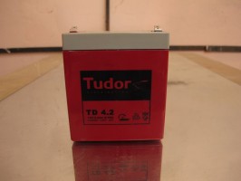 Аккумуляторная батарея TUDOR TD 4.2