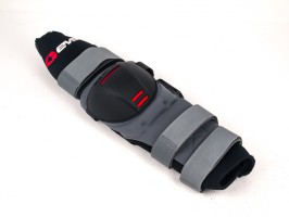 Защита колена EVS SX02 черная