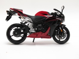Модель мотоцикла Honda CBR 600RR 1:12