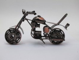 Модель мотоцикла хендмейд, металлический под медь, со спинкой, спидометром (большой)