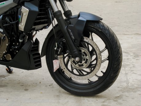 Мотоцикл Bajaj Dominar 400 (1524909058185)