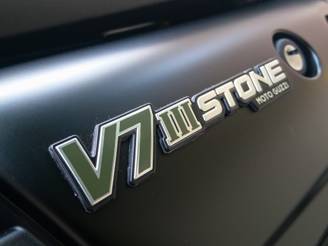 Мотоцикл Moto Guzzi V7 III Stone (15270845541297)