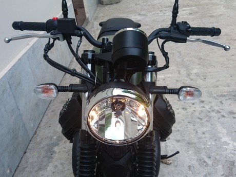 Мотоцикл Moto Guzzi V7 III Stone (15270845585498)