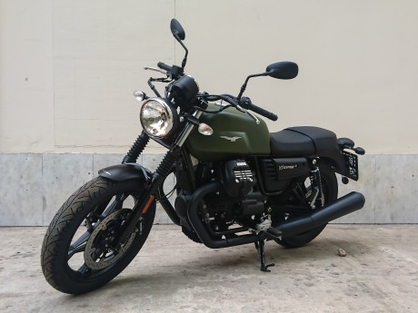 Мотоцикл Moto Guzzi V7 III Stone (15270845694218)