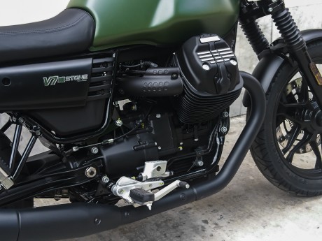 Мотоцикл Moto Guzzi V7 III Stone (15270845845364)