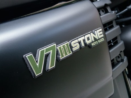 Мотоцикл Moto Guzzi V7 III Stone (15270845914246)