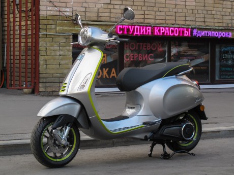 Скутер Vespa Primavera Elettrica L3 (Motociclo) (15611475818297)