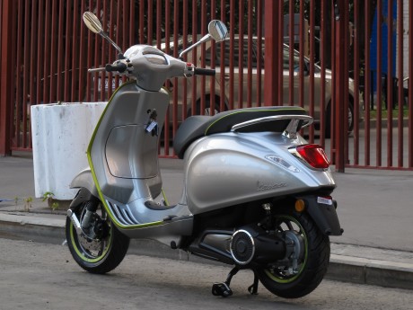 Скутер Vespa Primavera Elettrica L3 (Motociclo) (15611475827484)