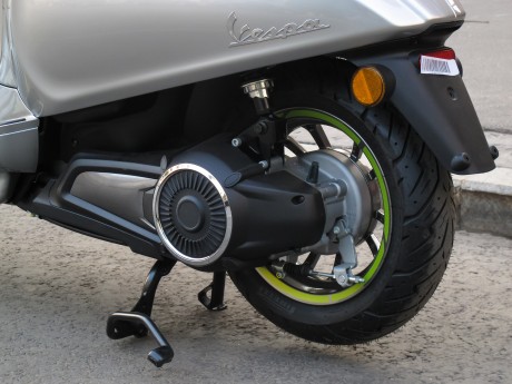 Скутер Vespa Primavera Elettrica L3 (Motociclo) (15611475832391)