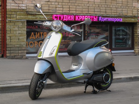 Скутер Vespa Primavera Elettrica L3 (Motociclo) (15611475844027)