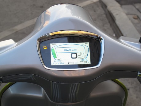 Скутер Vespa Primavera Elettrica L3 (Motociclo) (15611475854909)