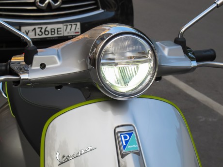 Скутер Vespa Primavera Elettrica L3 (Motociclo) (15611475856645)