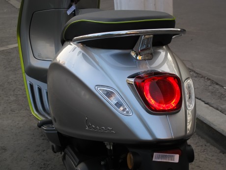 Скутер Vespa Primavera Elettrica L3 (Motociclo) (15611475865157)