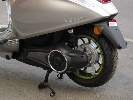 Скутер Vespa Primavera Elettrica L3 (Motociclo) (15611475867157)