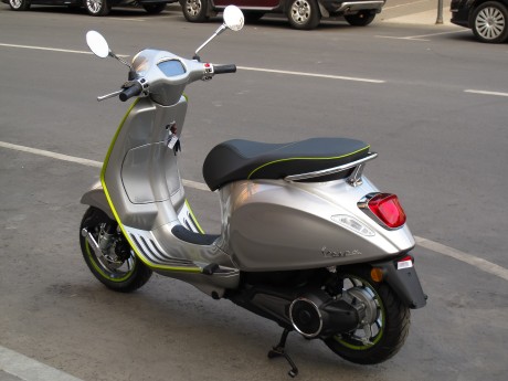 Скутер Vespa Primavera Elettrica L3 (Motociclo) (15611475869198)