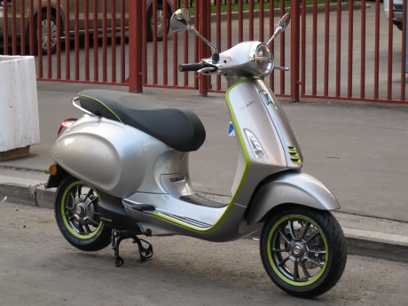 Скутер Vespa Primavera Elettrica L3 (Motociclo) (15611475870875)