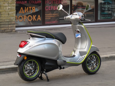 Скутер Vespa Primavera Elettrica L3 (Motociclo) (15611475879891)