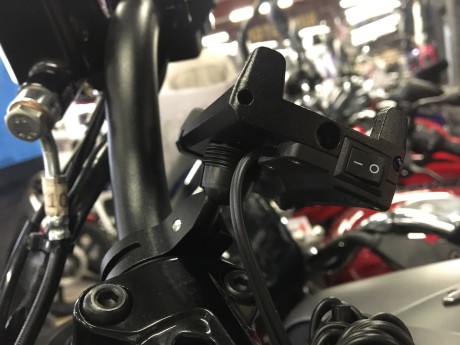 Аллюминиевый универсальный держатель SMMOTOALUSB мотокраб с USB на руль мотоцикла, велосипеда (15654414854421)