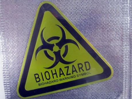 Шильдик SHK 090 "Biohazard", металл (1573716529735)