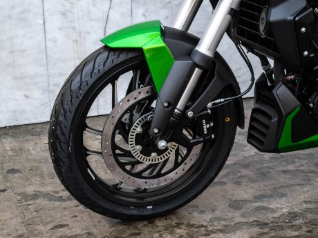 Мотоцикл Bajaj Dominar 400 Limited Edition Green 2020 (1584976342299)