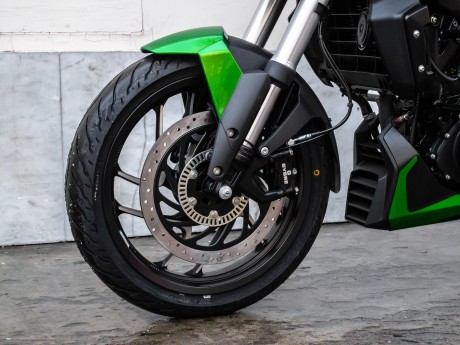 Мотоцикл Bajaj Dominar 400 Limited Edition Green 2020 (15849763435937)