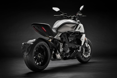 Мотоцикл DUCATI Diavel 1260 - Sandstone Grey (15819346010032)
