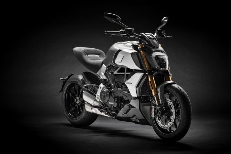 Мотоцикл DUCATI Diavel 1260 S - Sandstone Grey (15819347416598)