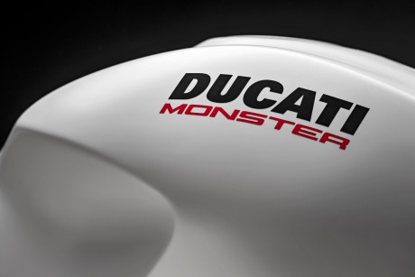 Мотоцикл DUCATI Monster 797 - Star White Silk (15819402787941)