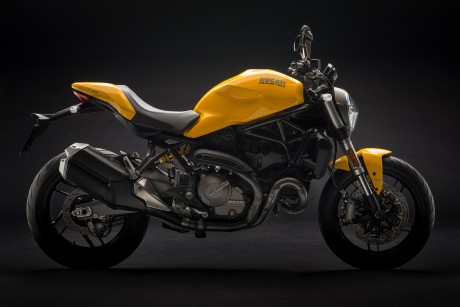 Мотоцикл DUCATI Monster 821 - Ducati Yellow (15819413481026)
