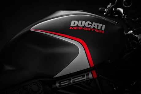 Мотоцикл DUCATI Monster 821 - Ducati Yellow (15819414527138)