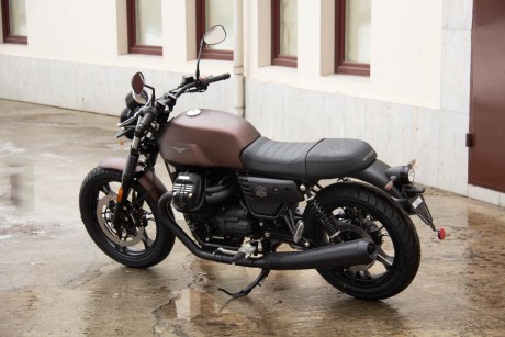 Мотоцикл MOTO GUZZI V7 III Stone Night Pack (16116613805393)