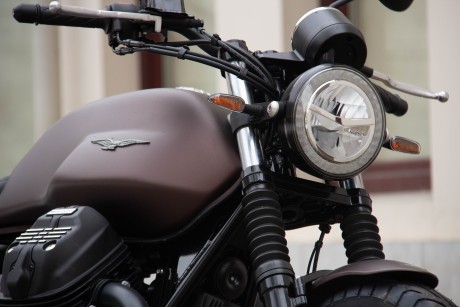 Мотоцикл MOTO GUZZI V7 III Stone Night Pack (16116613842037)