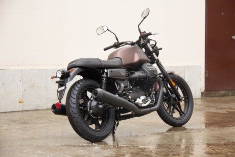 Мотоцикл MOTO GUZZI V7 III Stone Night Pack (16116613852146)