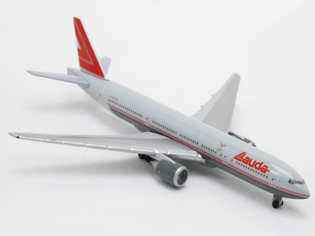 Модель самолёта Herpa Lauda-Air Boeing 777-200 (16342066076026)