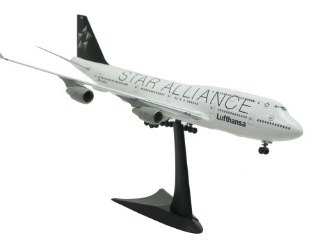 Модель самолёта Herpa Lufthansa Boeing 747-400 "Star Alliance" (16343083510435)