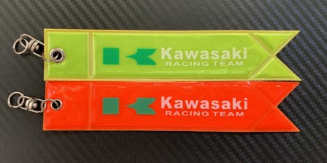 Брелок светоотражающий Кавасаки двухцветный 3*23 см.