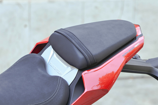 Мотоцикл QJMOTOR SRK 600 RC, Передняя подвеска описание kyb