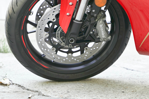 Мотоцикл QJMOTOR SRK 600 RC, Диаметр цилиндра x ход поршня 65,0мм × 45,2мм