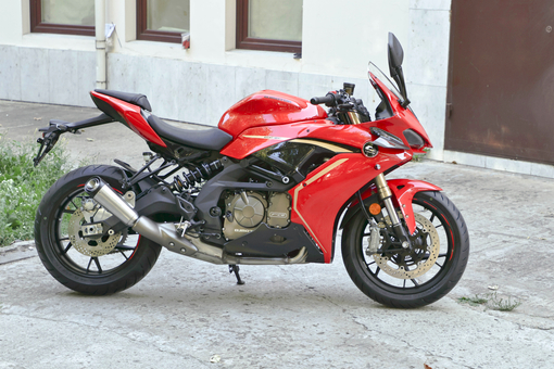 Мотоцикл QJMOTOR SRK 600 RC, 17806970313527005394