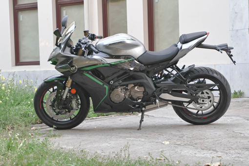 Мотоцикл QJMOTOR SRK 600 RC, 17806970313355694406