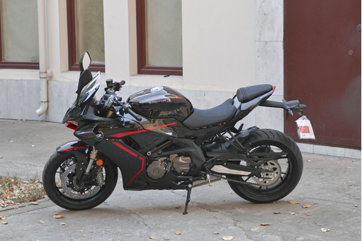 Мотоцикл QJMOTOR SRK 600 RC, 17806970311219525022