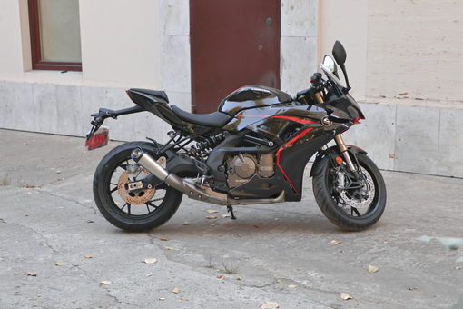 Мотоцикл QJMOTOR SRK 600 RC, 17806970312131264999