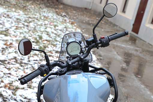 Мотоцикл Royal Enfield Himalayan 450 Mid Poppy Blu, Задний тормоз описание 270 мм, 1-поршневой суппорт bybre, с возможностью отключить abs