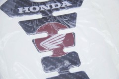 Наклейка защитная на бак "Хонда" псевдокарбон ZBNK 003